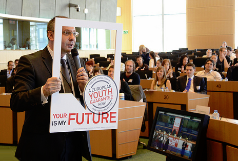 PES President presents the European Youth Guarantee campaign during a conference on youth unemployment